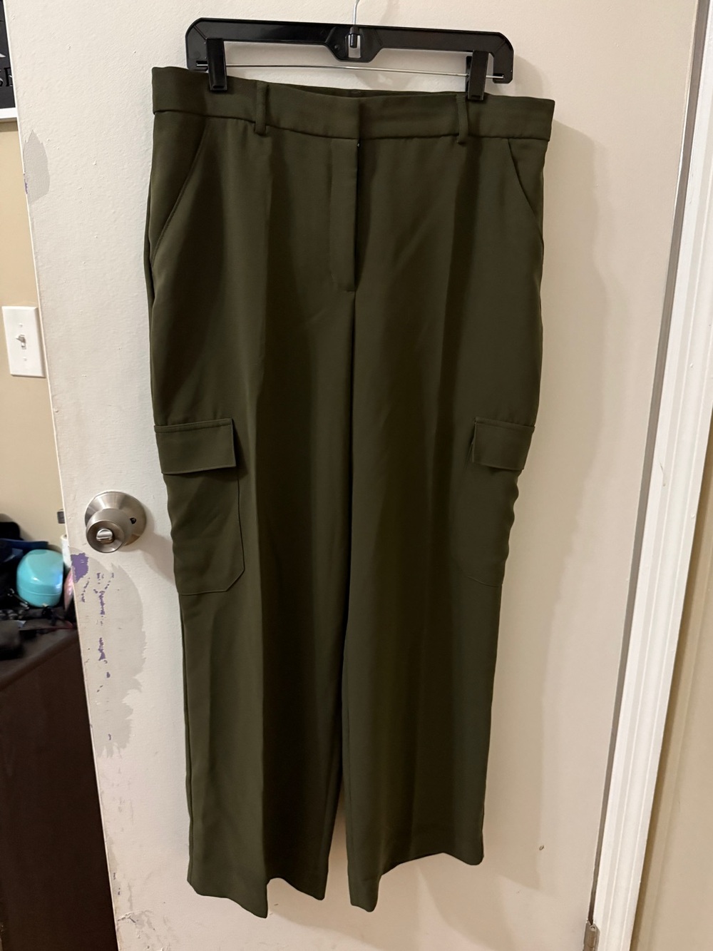 Express straight leg cargo pant - new no tags.